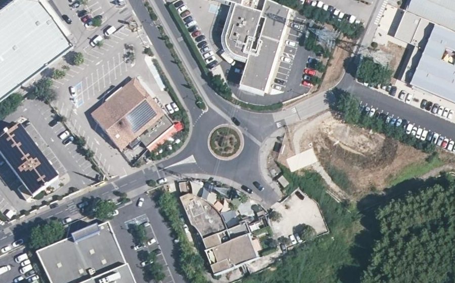 Vue aérienne du Rond-point anonyme n°22895087