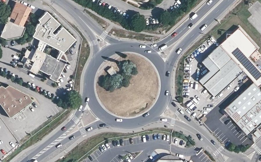 Vue aérienne du Rond-point anonyme n°22896961