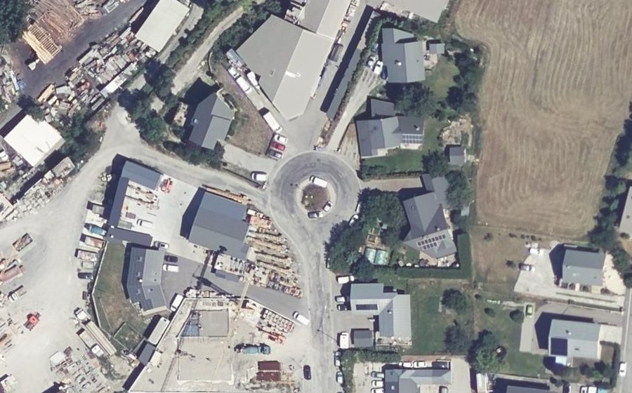 Vue aérienne du Rond-point anonyme n°228972203