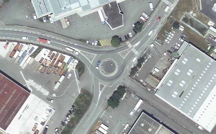 Vue aérienne du Rond-point anonyme n°22898635