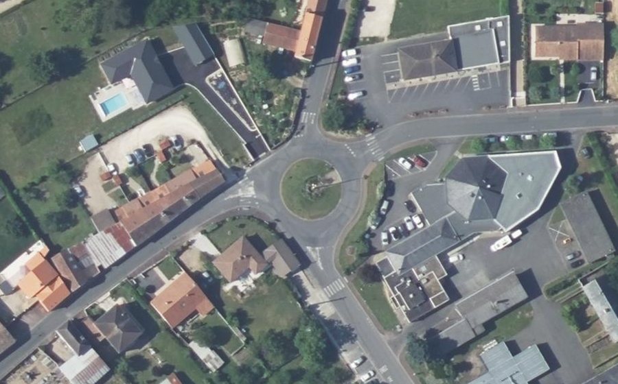 Vue aérienne du Rond-point anonyme n°229006177