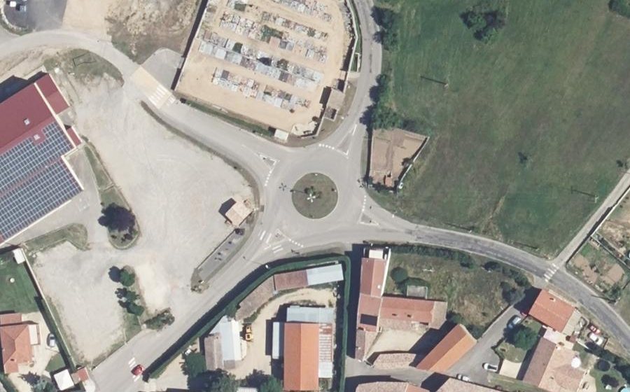 Vue aérienne du Rond-point anonyme n°22900983
