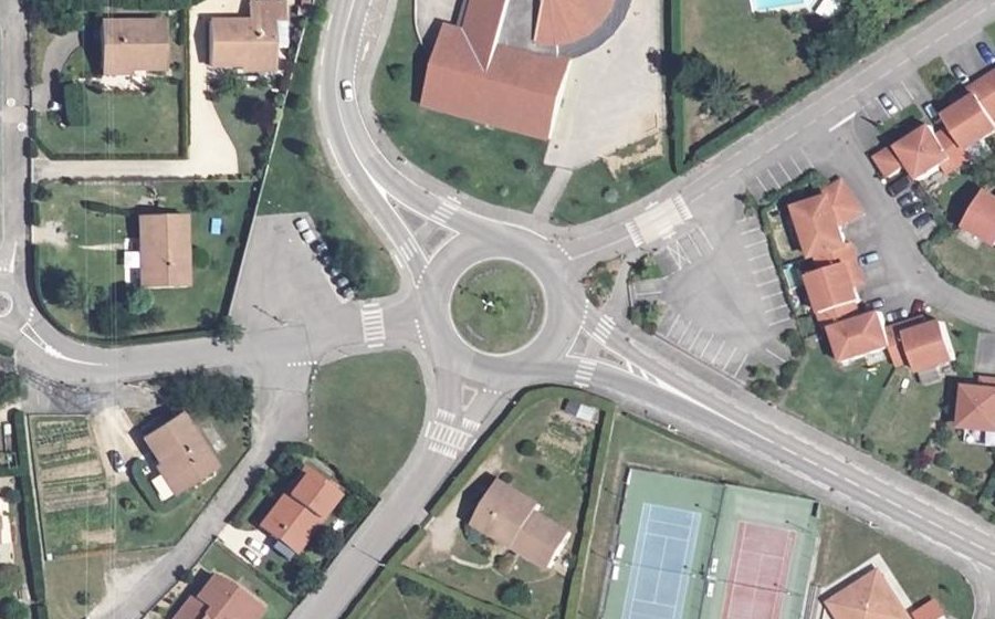 Vue aérienne du Rond-point anonyme n°22901244