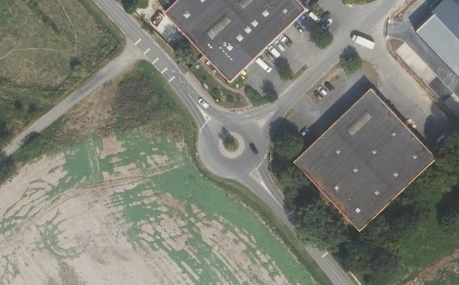 Vue aérienne du Rond-point anonyme n°229036629