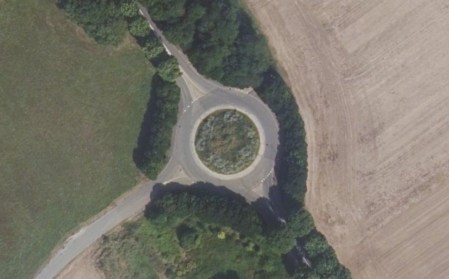 Vue aérienne du Rond-point anonyme n°229036631