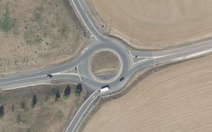 Vue aérienne du Rond-point anonyme n°229040643