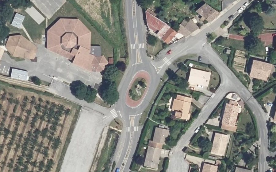 Vue aérienne du Rond-point anonyme n°22905944