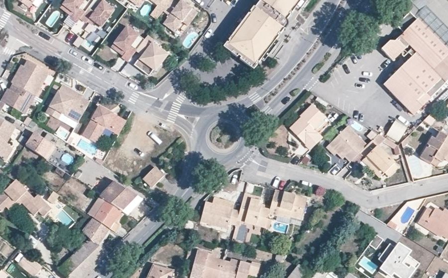 Vue aérienne du Rond-point anonyme n°22909286