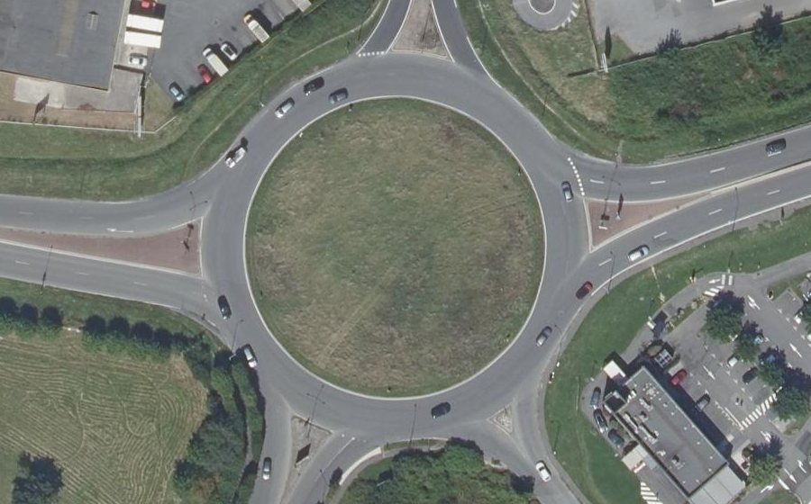 Vue aérienne du Rond-point anonyme n°22910687