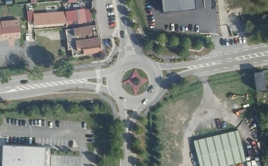 Vue aérienne du Rond-point anonyme n°22911372