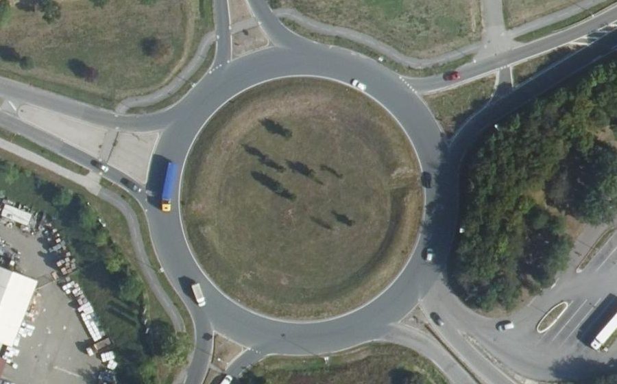 Vue aérienne du Rond-point anonyme n°22911381