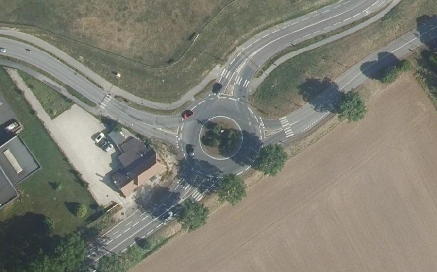 Vue aérienne du Rond-point anonyme n°22911385
