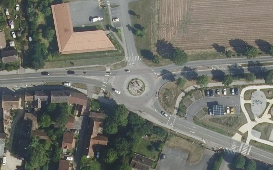 Vue aérienne du Rond-point anonyme n°22911400