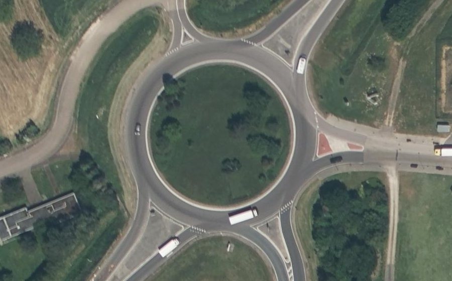 Vue aérienne du Rond-point anonyme n°22918405