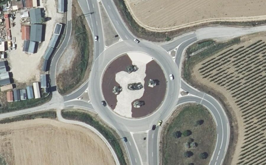 Vue aérienne du Rond-point anonyme n°22919040