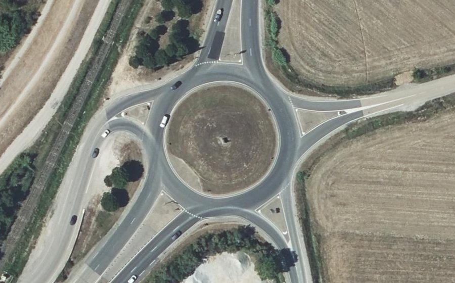 Vue aérienne du Rond-point anonyme n°22919336