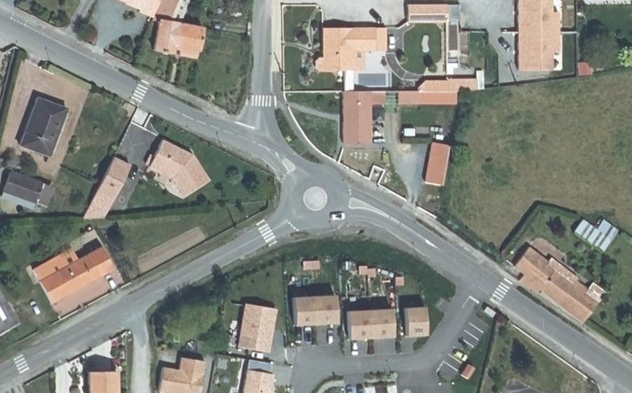 Vue aérienne du Rond-point anonyme n°229196979
