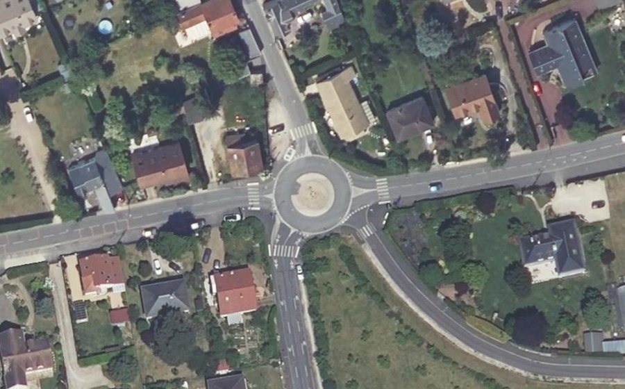 Vue aérienne du Rond-point anonyme n°22921639