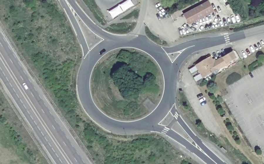 Vue aérienne du Rond-point anonyme n°22925304