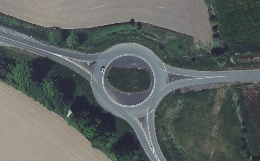 Vue aérienne du Rond-point anonyme n°229271669