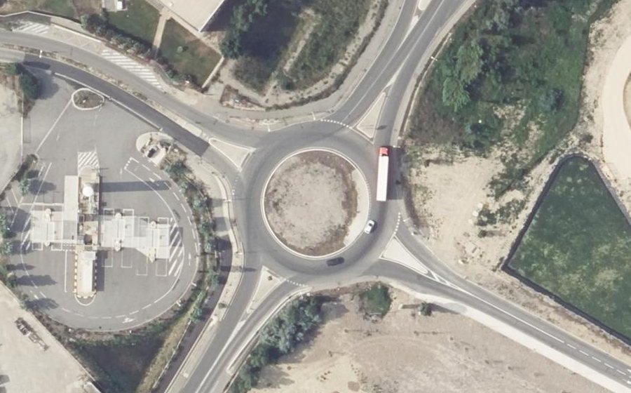 Vue aérienne du Rond-point anonyme n°22929690