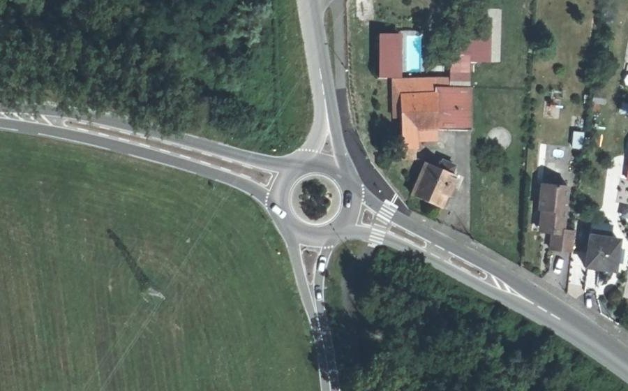 Vue aérienne du Rond-point anonyme n°22930868