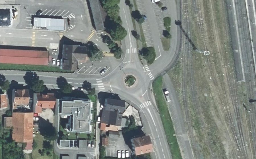 Vue aérienne du Rond-point anonyme n°22930911