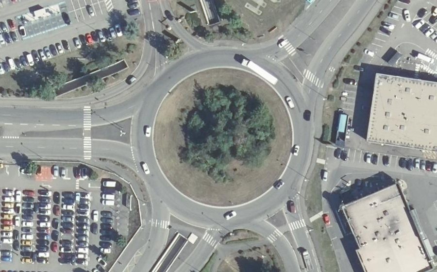 Vue aérienne du Rond-point anonyme n°22931756