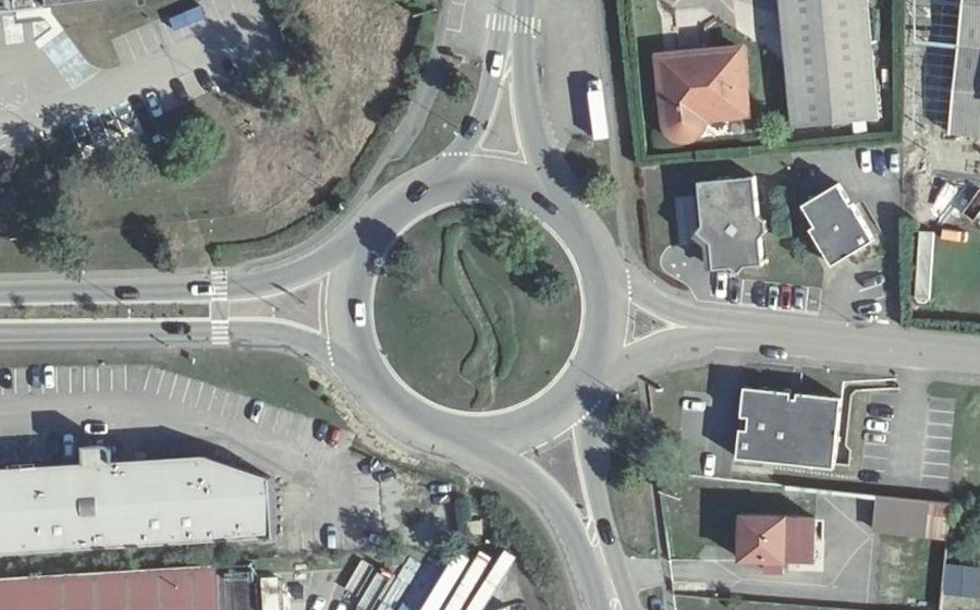 Vue aérienne du Rond-point anonyme n°22931834