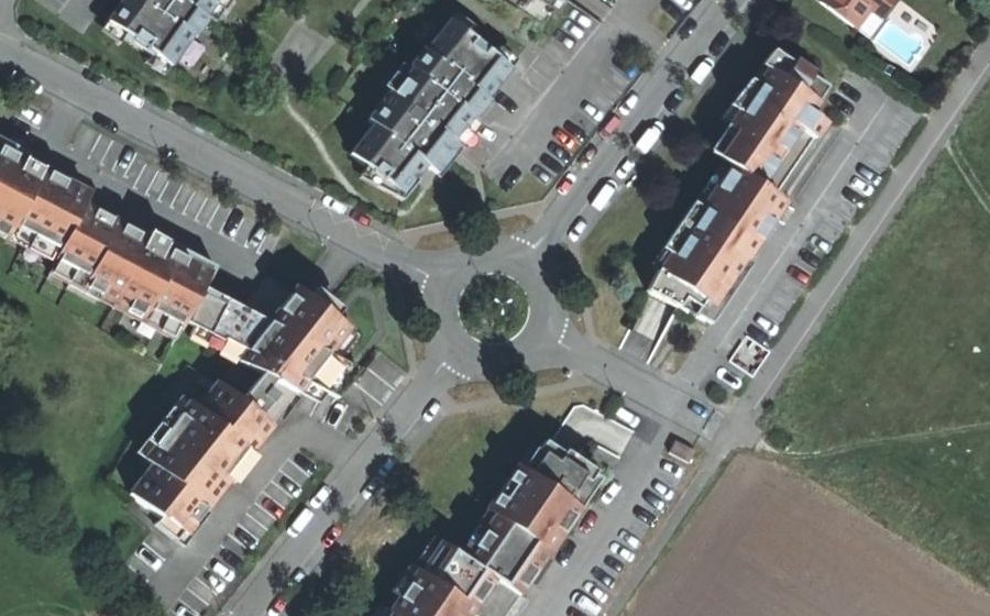 Vue aérienne du Rond-point anonyme n°22936338