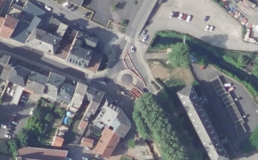 Vue aérienne du Rond-point anonyme n°22936781