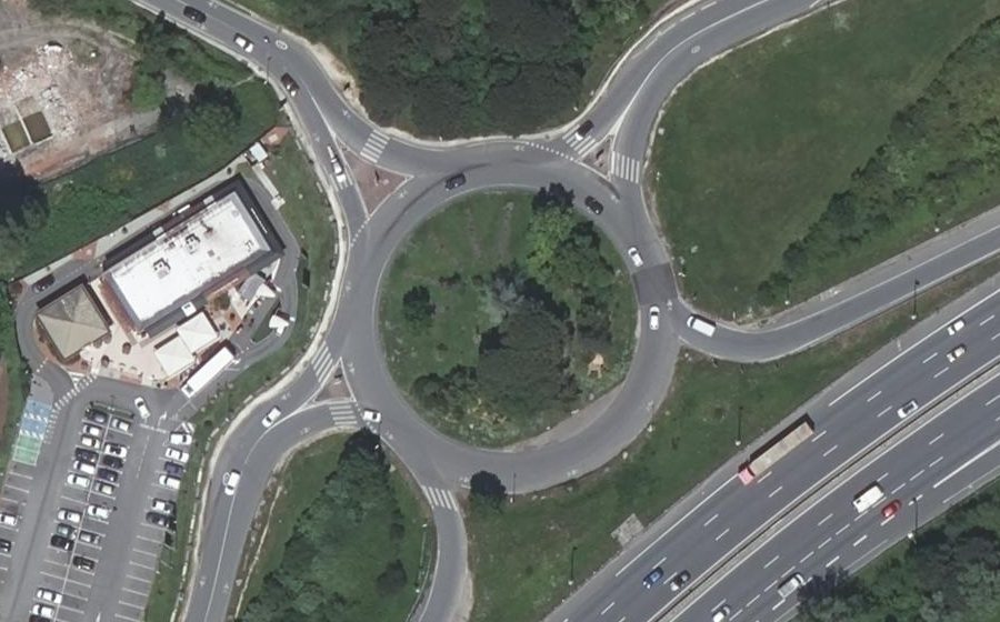 Vue aérienne du Rond-point anonyme n°22937878