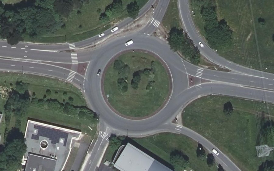 Vue aérienne du Rond-point anonyme n°22938059