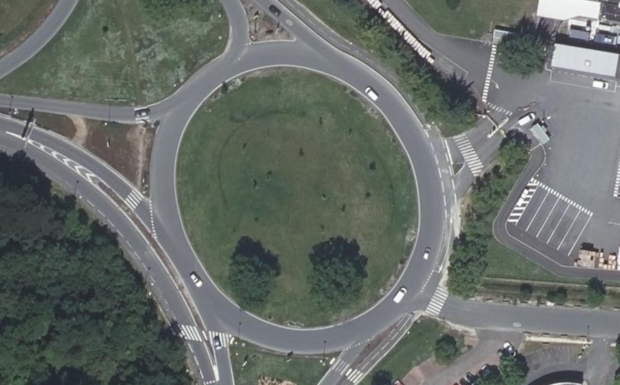 Vue aérienne du Rond-point anonyme n°22938649