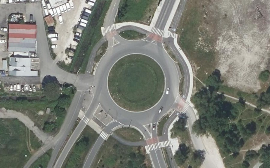 Vue aérienne du Rond-point anonyme n°22938831