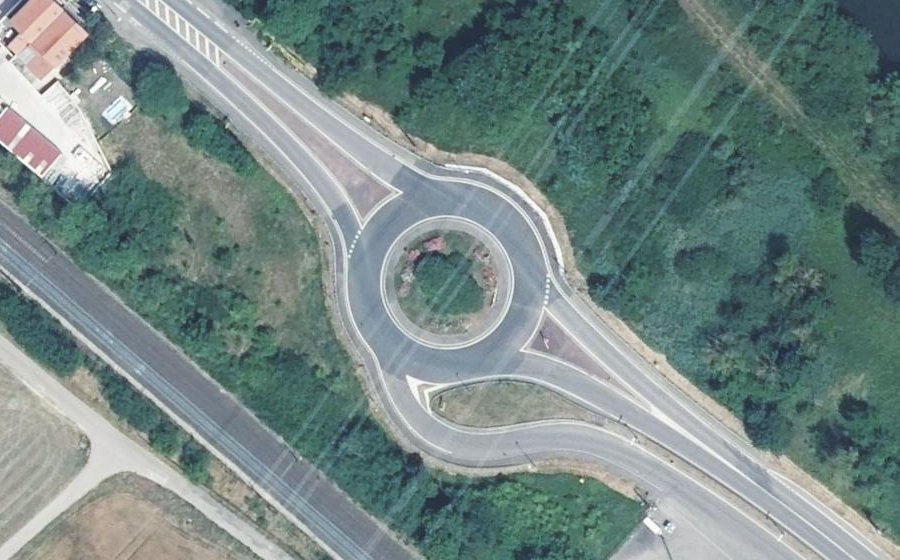 Vue aérienne du Rond-point anonyme n°22941449