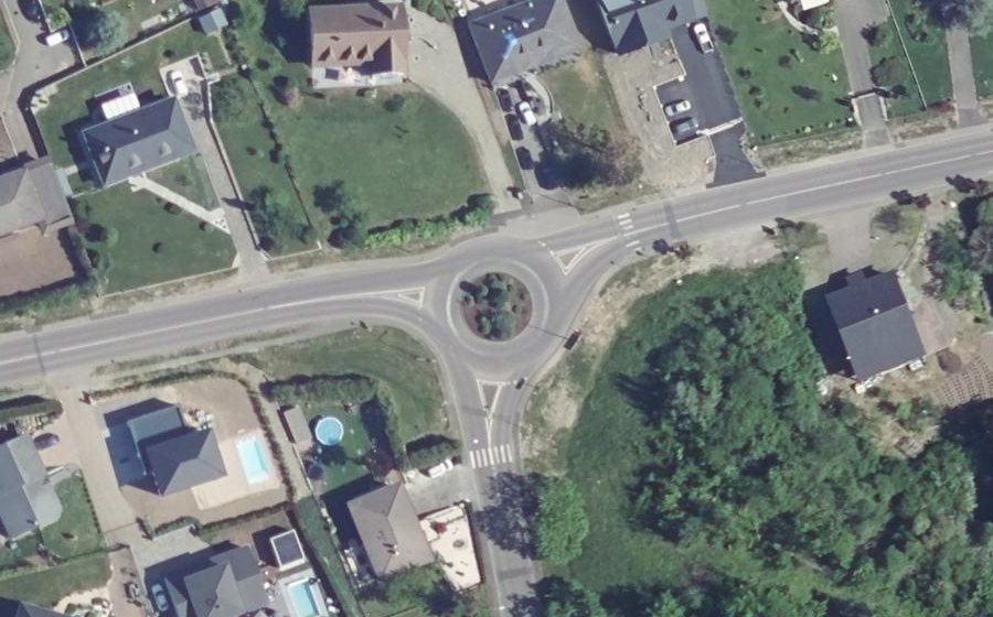 Vue aérienne du Rond-point anonyme n°229442102