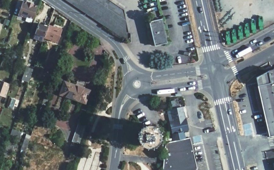 Vue aérienne du Rond-point anonyme n°22944873