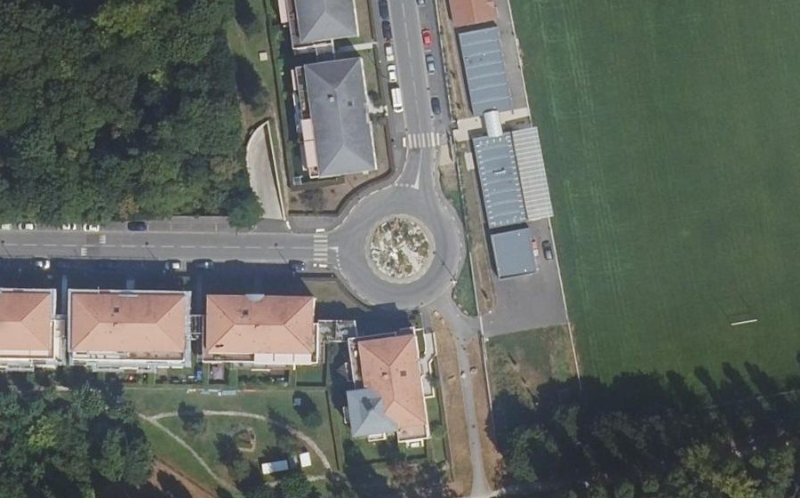 Vue aérienne du Rond-point anonyme n°22945891