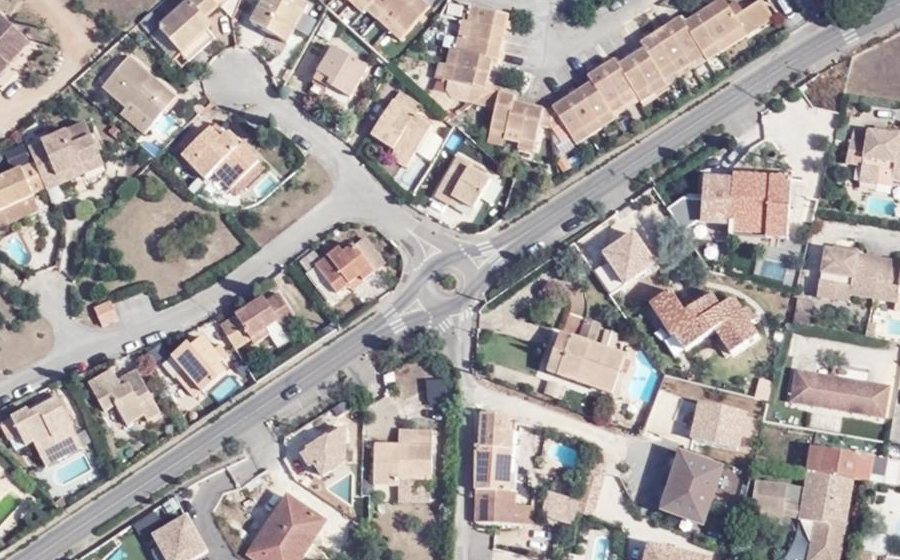 Vue aérienne du Rond-point anonyme n°229465443