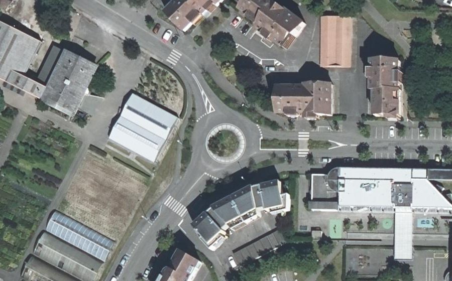 Vue aérienne du Rond-point anonyme n°22948601