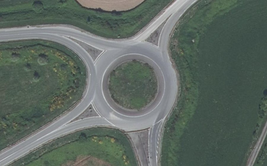 Vue aérienne du Rond-point anonyme n°229520836