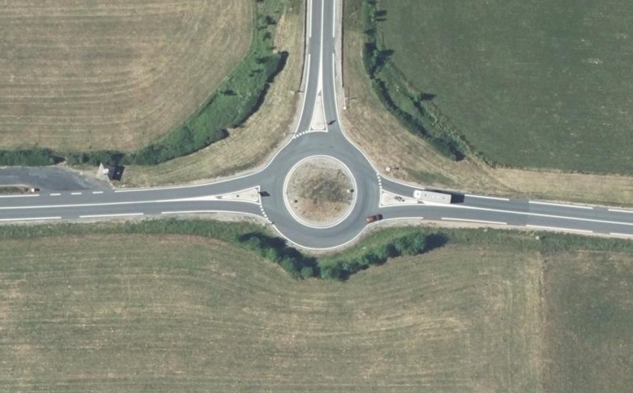 Vue aérienne du Rond-point anonyme n°22952108