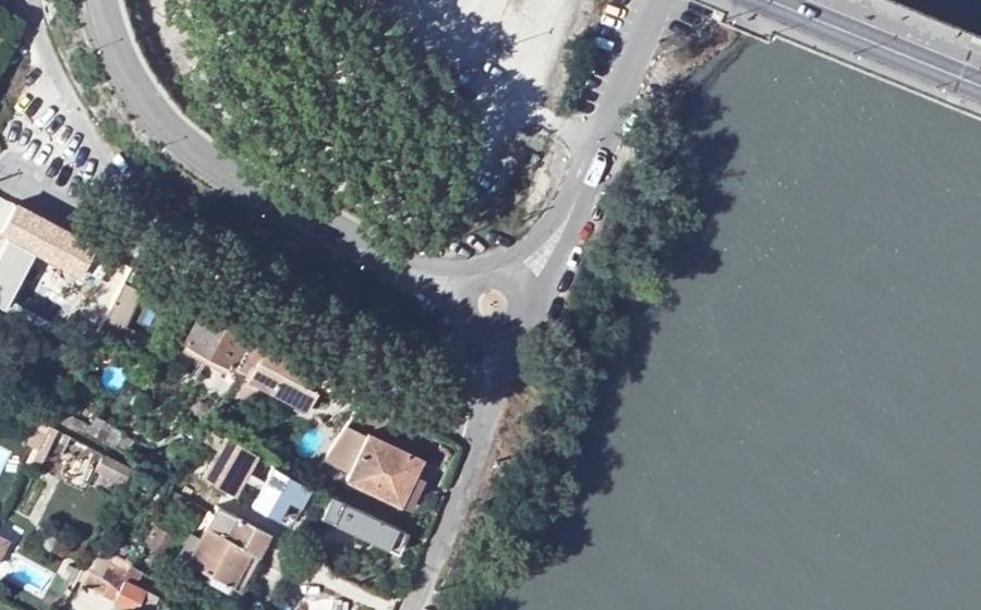 Vue aérienne du Rond-point anonyme n°229526696
