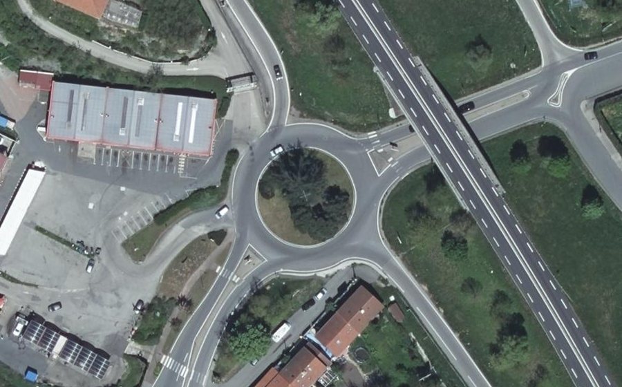 Vue aérienne du Rond-point anonyme n°22958828