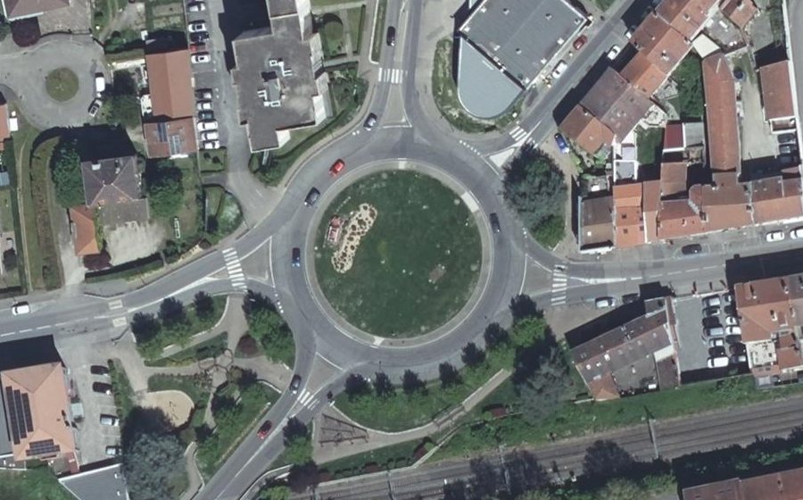 Vue aérienne du Rond-point anonyme n°22959049