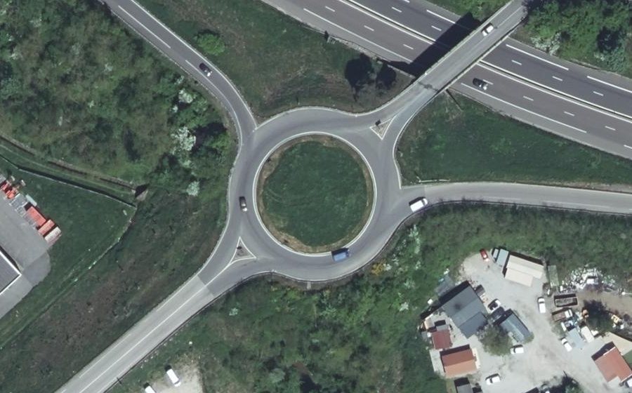 Vue aérienne du Rond-point anonyme n°22959450