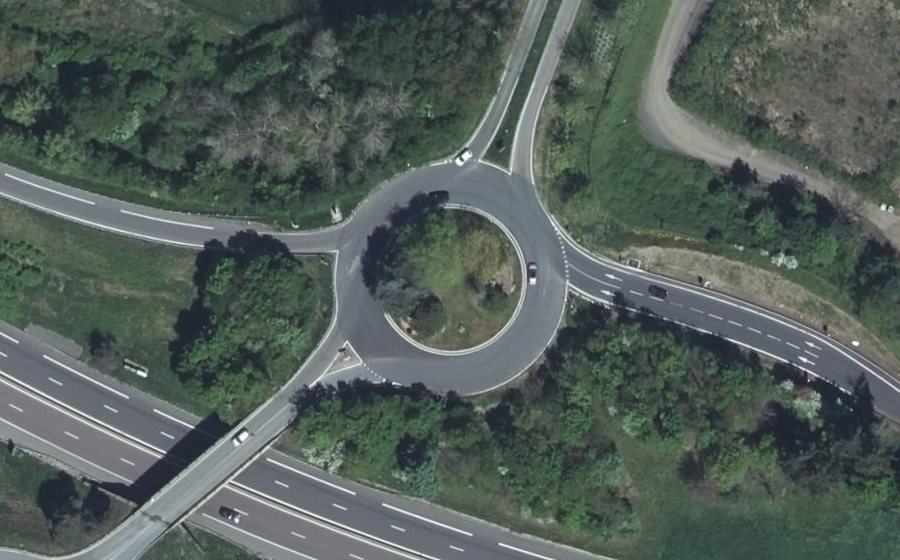 Vue aérienne du Rond-point anonyme n°22959452