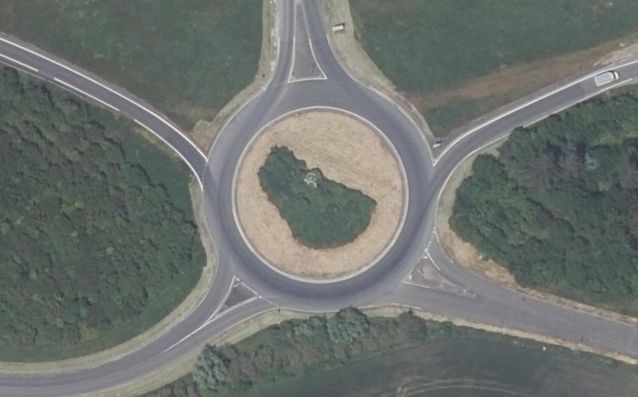 Vue aérienne du Rond-point anonyme n°22961235