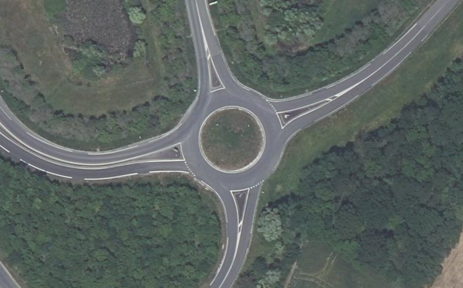 Vue aérienne du Rond-point anonyme n°22961268